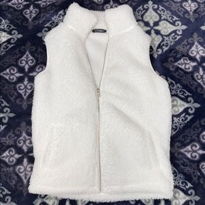Cozy White Lomon Sherpa Look Zip Vest - Small